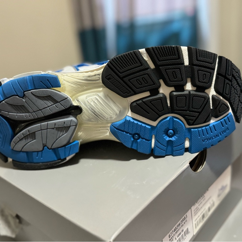 Balenciaga runner sz 42 brand new…never worn!